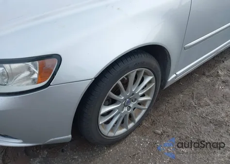 2010 Volvo S40 2.4I z USA, uszkodzony, nr VIN YV1382MS7A2486688